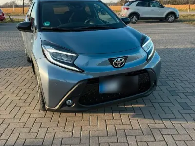 Gebraucht Toyota Aygo X 72 PS (52 kW) 2025 Grau SUV