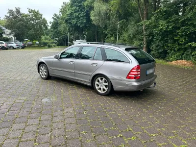 Gebraucht Mercedes C220 150 PS (110 kW) 2005 Gold Limousine