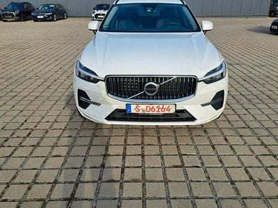 Gebraucht Volvo XC60 197 PS (144 kW) 2022 Crystal white / metallic SUV