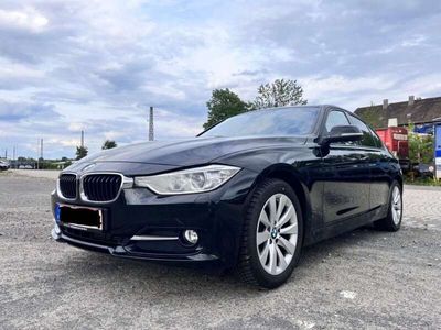 gebraucht BMW 318 318 d Sport Line Bi-Xenon/M-Lenkrad/8xBereift