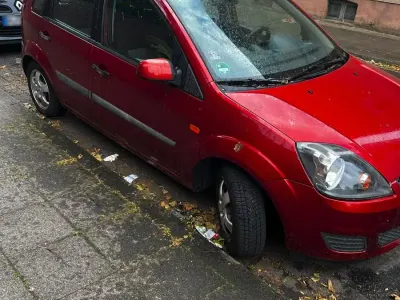 Gebraucht Ford Fiesta 70 PS (51 kW) 2007 Rot Kleinwagen