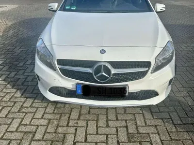 Gebraucht Mercedes A180 122 PS (89 kW) 2016 Limousine