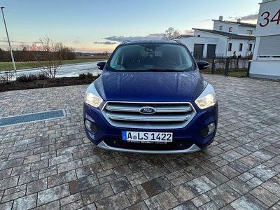 Gebraucht Ford Kuga Titanium 150 PS (110 kW) 2017 Blau SUV