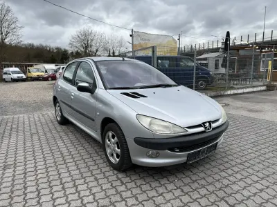 Gebraucht Peugeot 206 Filou 60 PS (44 kW) 2003 Silber Limousine