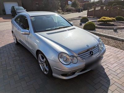 Gebraucht Mercedes C220 150 PS (110 kW) 2005 Silber Coupé