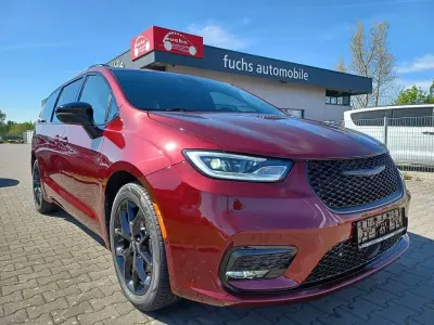 Gebraucht Chrysler Pacifica 287 PS (211 kW) 2023 Rot Van