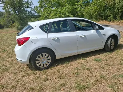 Gebraucht Opel Astra 87 PS (63 kW) 2012 Weiß Limousine