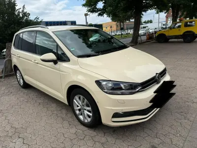 Gebraucht VW Touran 150 PS (110 kW) 2023 Gelb Van / Kleinbus
