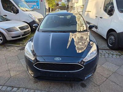 Usata Ford Focus Ambiente 101 CV (74 kW) 2015 Blu Station wagon