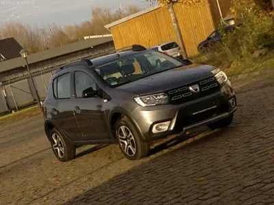 Gebraucht Dacia Sandero Celebration 90 PS (66 kW) 2018 Grau Limousine