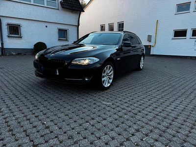 Gebraucht BMW 530 258 PS (189 kW) 2011 Schwarz Kombi