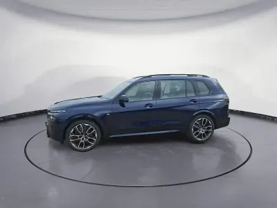 Neu BMW X7 352 PS (258 kW) 2026 Blau SUV