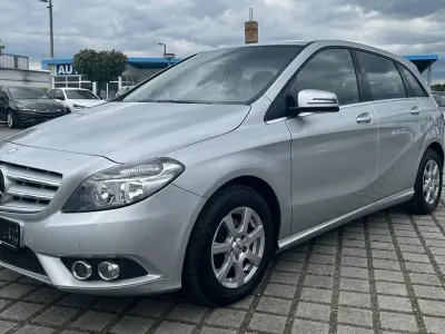Gebraucht Mercedes B180 122 PS (89 kW) 2013 Silber Van / Kleinbus