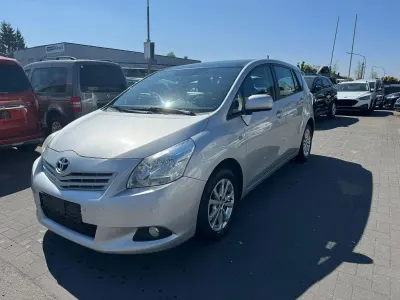 Gebraucht Toyota Verso Edition 132 PS (97 kW) 2011 Silber Van / Kleinbus