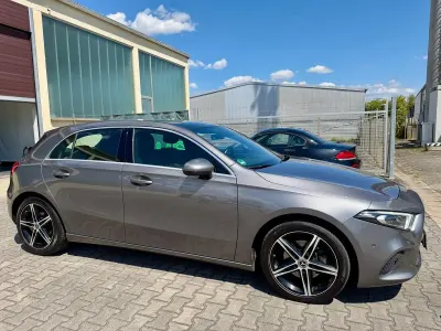 Gebraucht Mercedes A200 150 PS (110 kW) 2019 Mountaingrau Limousine
