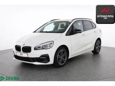 Gebraucht BMW 220 Active Tourer Sport Line 178 PS (130 kW) 2021 Alpinweiss Van / Kleinbus