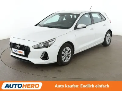 Gebraucht Hyundai i30 Select 120 PS (88 kW) 2018 Weiß Limousine