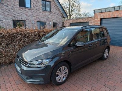 Second-hand VW Touran Trendline 110 CP (80 kW) 2015 Gri Monovolum