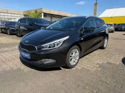 Gebraucht Kia Ceed 135 PS (99 kW) 2014 Schwarz Kleinwagen