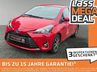 Gebraucht Toyota Yaris Hybrid Club 100 PS (73 kW) 2019 Rot Limousine