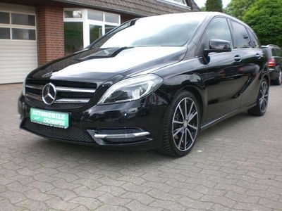 Gebraucht Mercedes B180 Night 122 PS (89 kW) 2014 Kosmosschwarz Van / Kleinbus