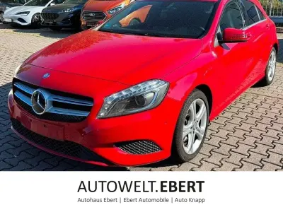 Gebraucht Mercedes A180 Urban 122 PS (89 kW) 2015 Jupiterrot Kleinwagen