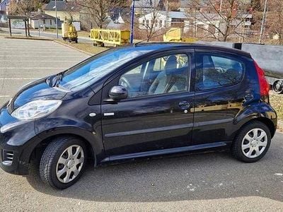 Gebraucht Peugeot 107 68 PS (50 kW) 2011 Schwarz Kleinwagen