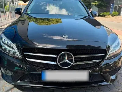 Gebraucht Mercedes C180 156 PS (114 kW) 2019 Schwarz Limousine