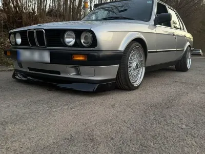 Używany BMW 320 129 KM (94 kW) 1992 Srebrny Sedan/Limuzyna