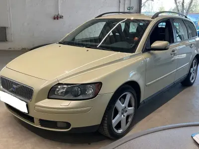 Używany Volvo V50 136 KM (100 kW) 2005 Beżowy Kombi