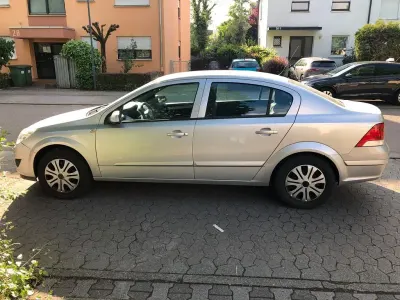 Gebraucht Opel Astra 116 PS (85 kW) 2009 Silber Limousine