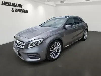 Gebraucht Mercedes GLA250 AMG line 211 PS (155 kW) 2019 Mountaingrau (metallic) SUV