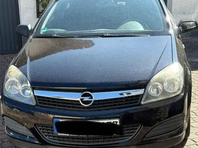 Gebraucht Opel Astra GTC Innovation 90 PS (66 kW) 2009 Schwarz Limousine