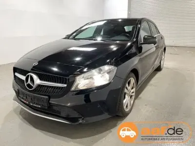 Gebraucht Mercedes A180 122 PS (89 kW) 2017 Schwarz Kleinwagen