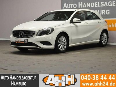 Gebraucht Mercedes A180 Style 122 PS (89 kW) 2015 Calcitweiss/zirrusweiss Limousine