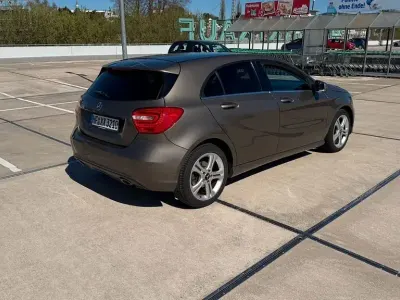 Używany Mercedes A180 Urban 122 KM (89 kW) 2012 Brązowy Sedan/Limuzyna