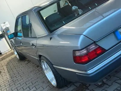 Gebraucht Mercedes E260 160 PS (117 kW) 1991 Grau Limousine