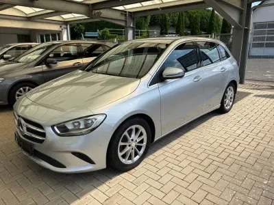 Gebraucht Mercedes B180 136 PS (100 kW) 2019 Silber Kleinwagen