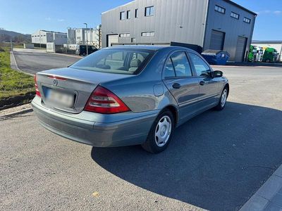 Second-hand Mercedes 200 122 CP (89 kW) 2004 Berlinǎ