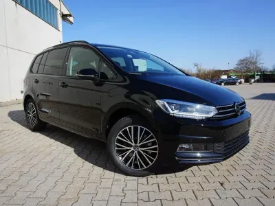 Neu VW Touran 150 PS (110 kW) 2026 Grenadillschwarz metallic Van / Kleinbus