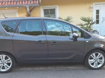 Gebraucht Opel Meriva Innovation 140 PS (102 kW) 2014 Grau Van / Kleinbus
