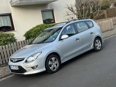 Gebraucht Hyundai i30 2011 Silber Kombi