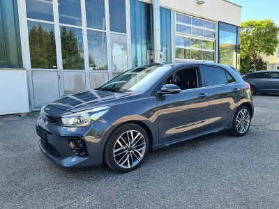 Gebraucht Kia Rio GT-Line 120 PS (88 kW) 2023 (prg) perennialgrau met. Limousine