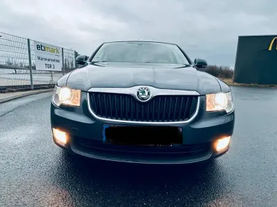 Gebraucht Skoda Superb Comfort 125 PS (91 kW) 2010 Grau Limousine