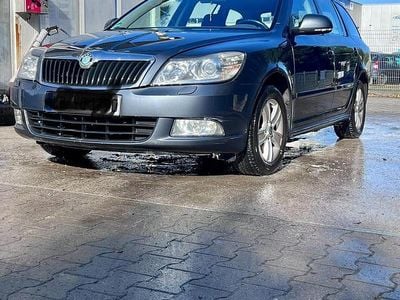 Gebraucht Skoda Octavia 105 PS (77 kW) 2010 Grau Kombi