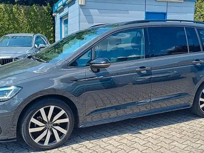 Gebraucht VW Touran Highline 150 PS (110 kW) 2022 Uranograu Van / Kleinbus