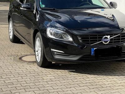 Schwarz Gebraucht 2017 Volvo V60 Kombi | 18.000 €