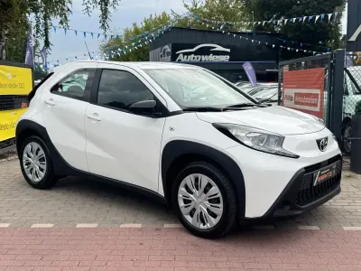Neu Toyota Aygo X Business Edition 72 PS (52 kW) 2025 Super (pure) white ii SUV