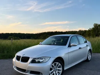 Gebraucht BMW 318 129 PS (94 kW) 2005 Silber Limousine