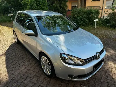 Gebraucht VW Golf VI Team 105 PS (77 kW) 2010 Silber Kleinwagen
